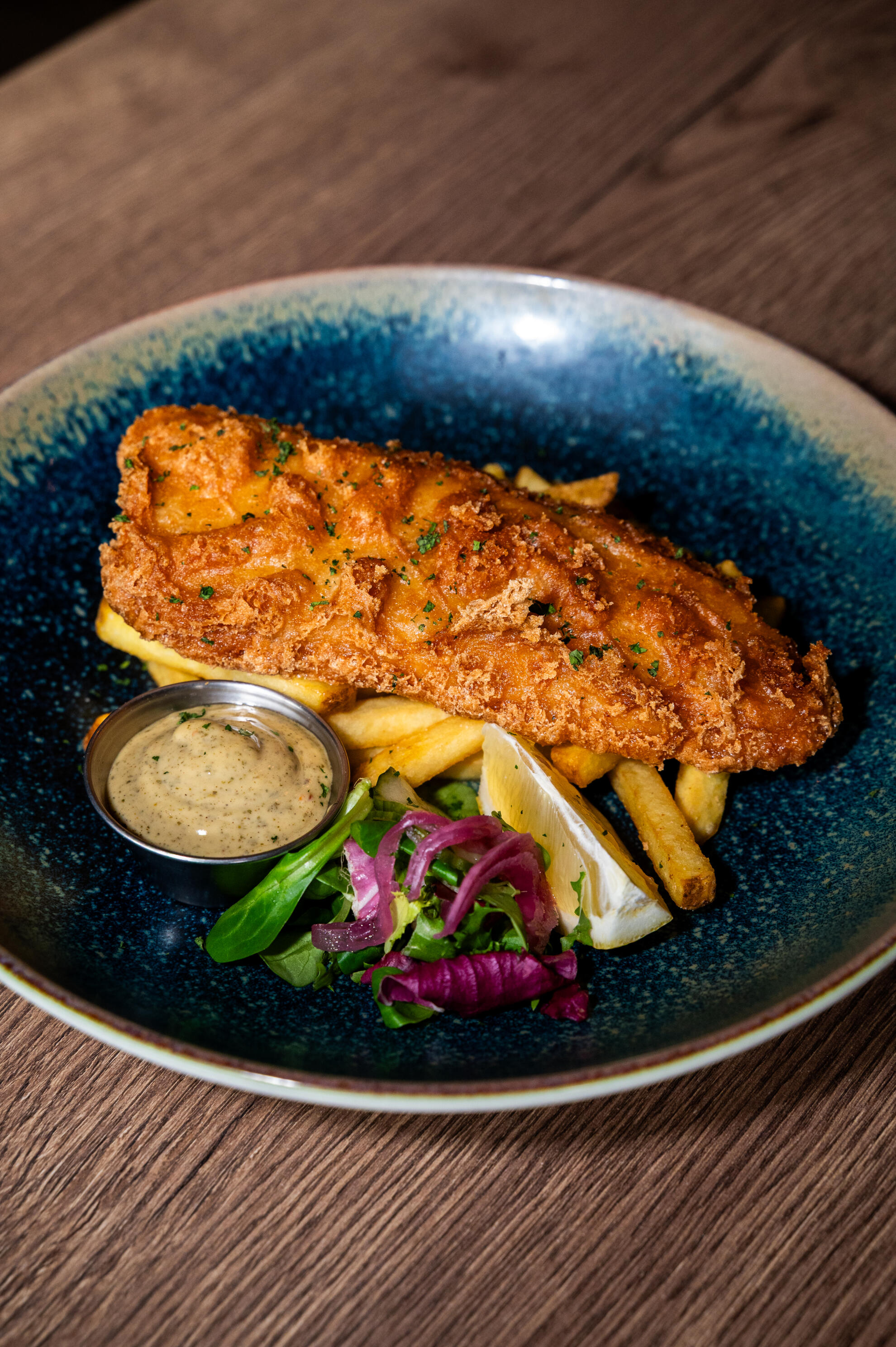 Klassisk Fish and Chips på fotbollspub i Göteborg