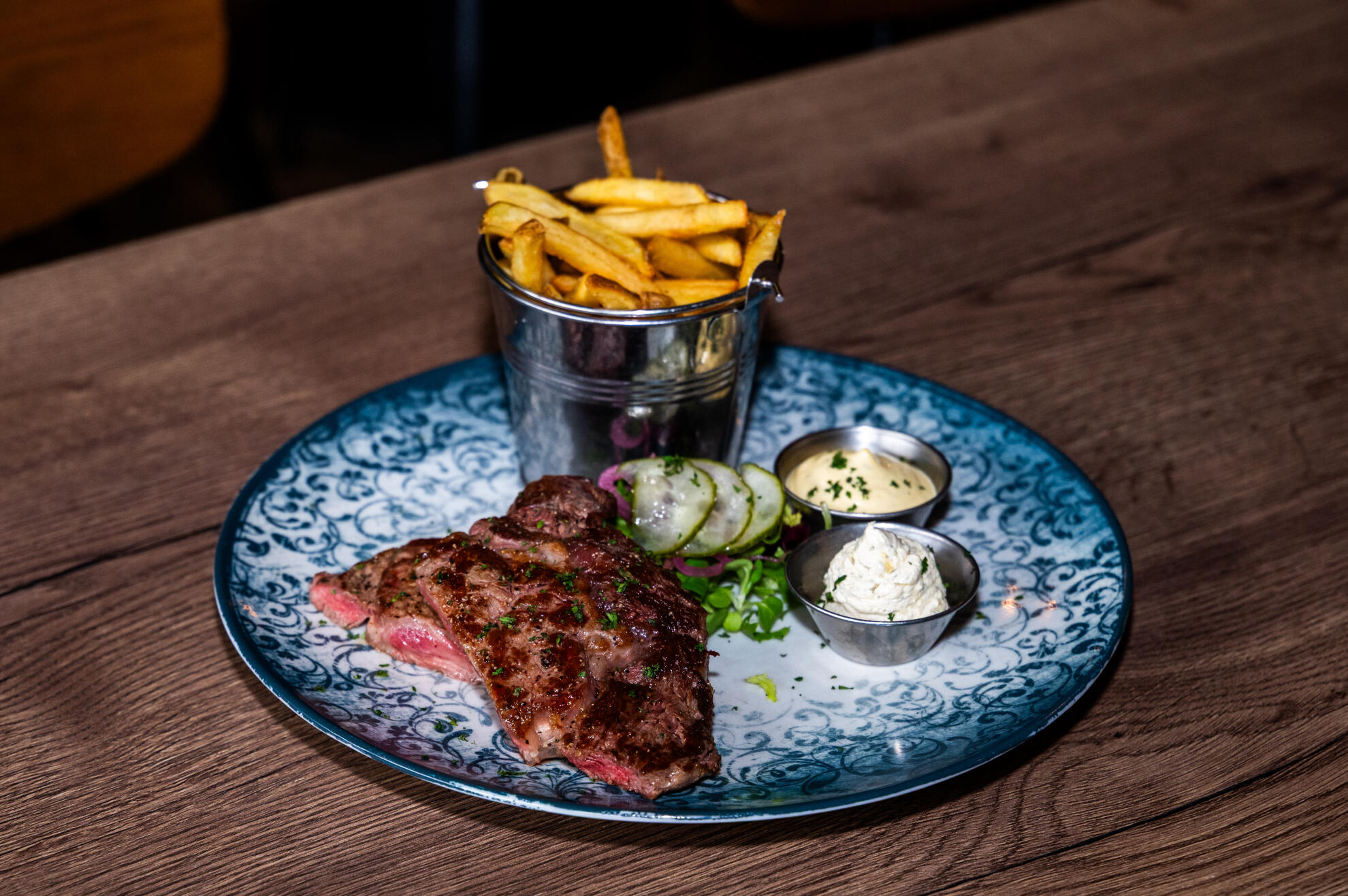Stekt Entrecôte med bearnaise och pommes